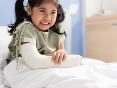 Signs Of a Broken Bone in Children